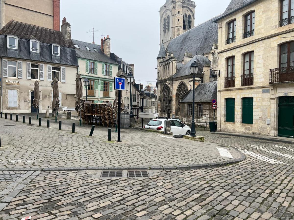 شقة Petit F2 Fonctionnel Plein Centre Et Proche Gare بورج المظهر الخارجي الصورة